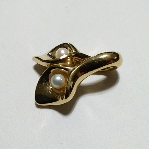 10 KT Pearl Calla Lilly Pendant - Picture 3 of 7